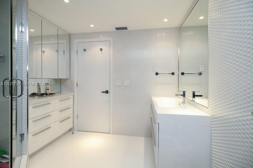 En Renta: $7,900 (2 camas, 2 baños, 1688 Pies cuadrados)
