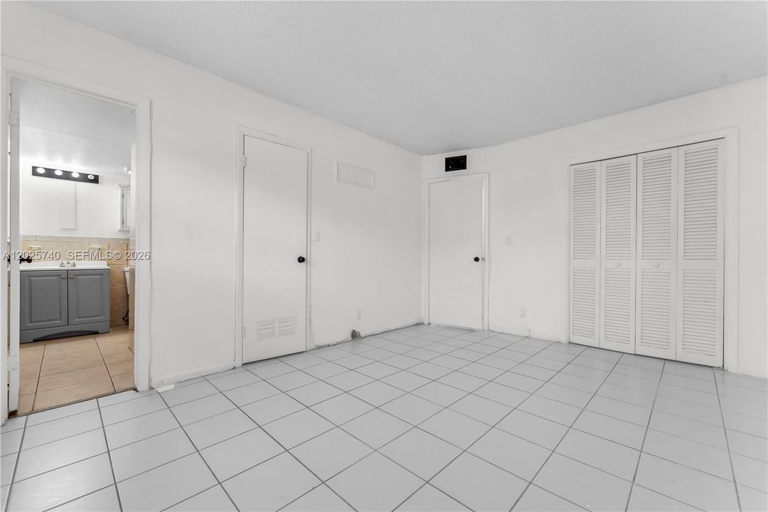 For Rent: $2,300 (2 beds, 2 baths, 855 Square Feet)