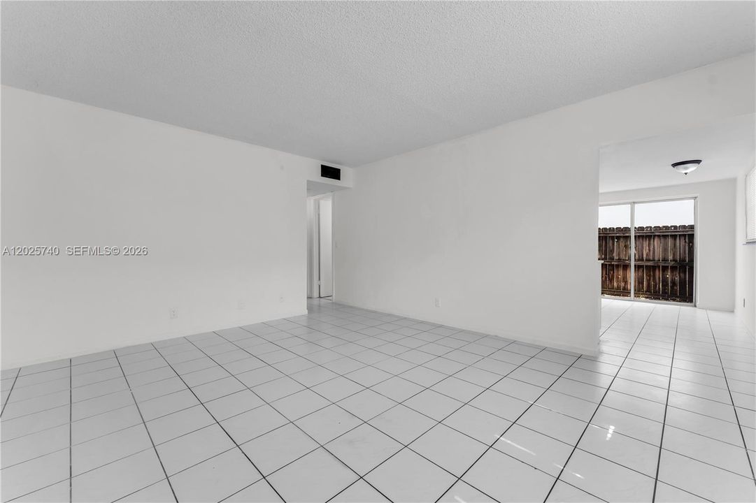 For Rent: $2,300 (2 beds, 2 baths, 855 Square Feet)