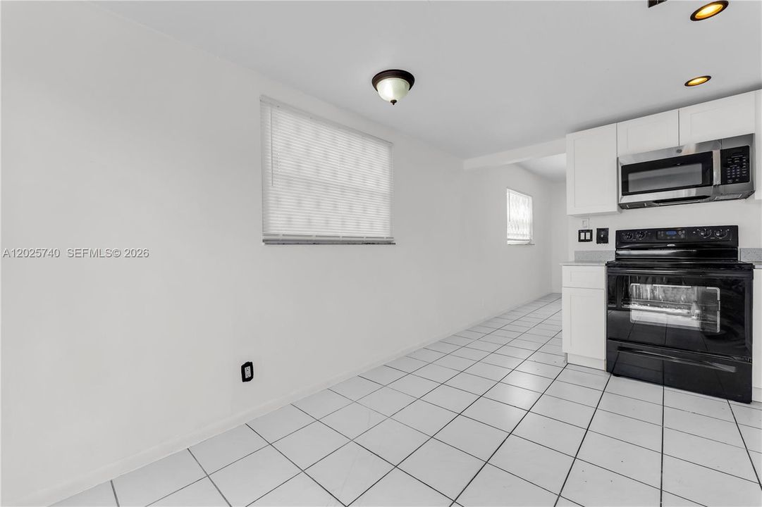 For Rent: $2,300 (2 beds, 2 baths, 855 Square Feet)
