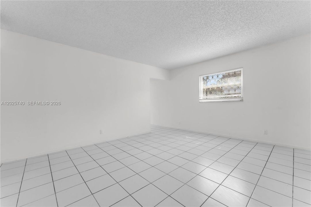 For Rent: $2,300 (2 beds, 2 baths, 855 Square Feet)