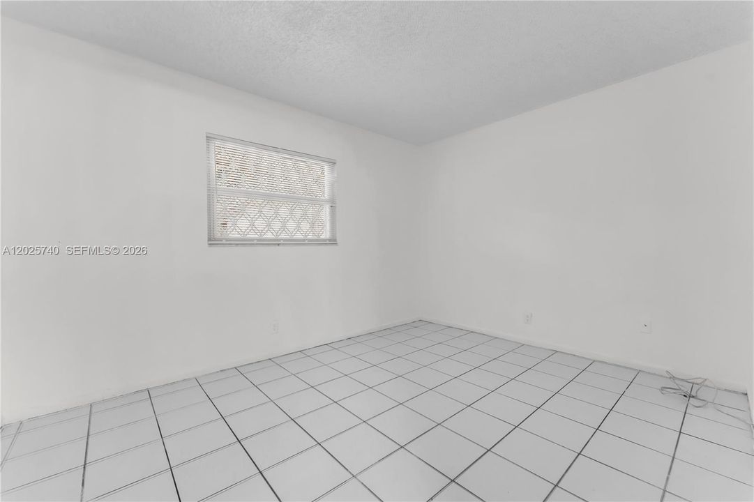 For Rent: $2,300 (2 beds, 2 baths, 855 Square Feet)