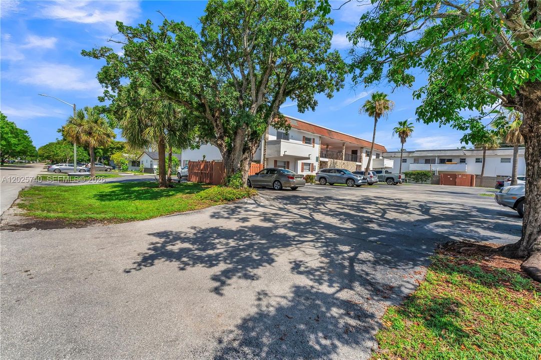 For Rent: $2,300 (2 beds, 2 baths, 855 Square Feet)
