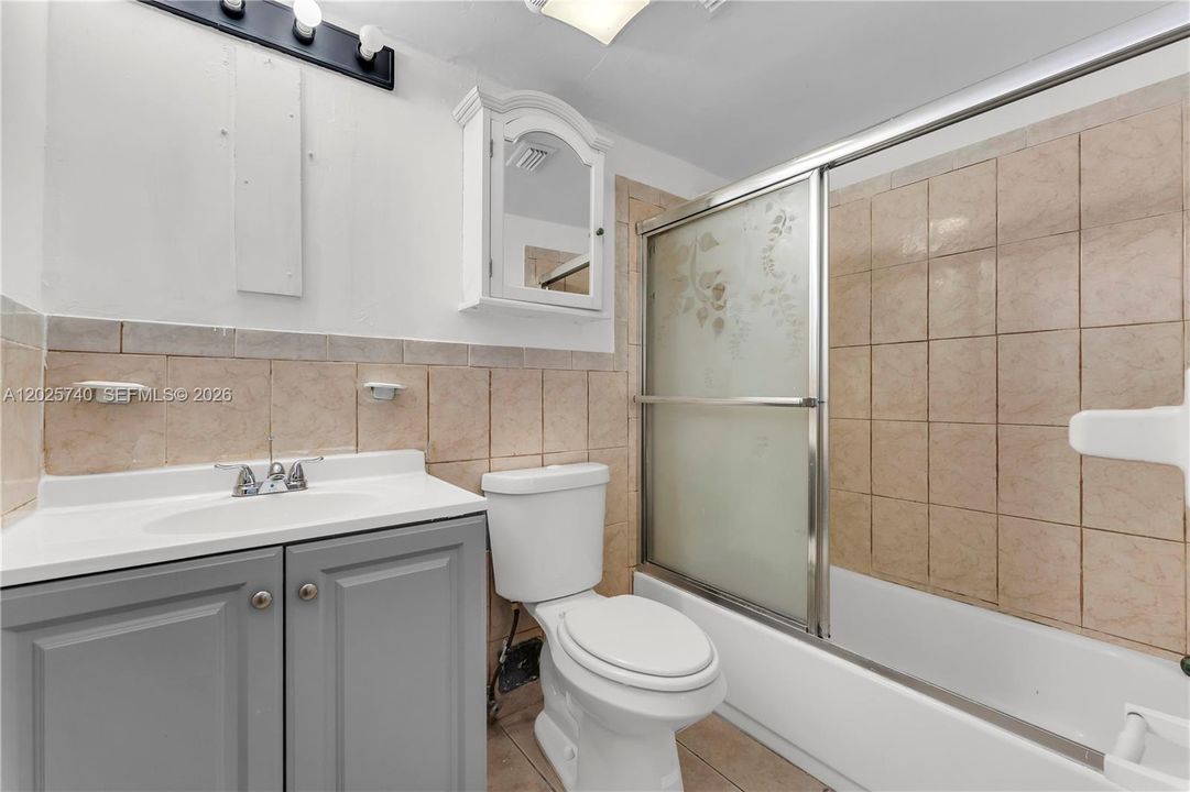 For Rent: $2,300 (2 beds, 2 baths, 855 Square Feet)