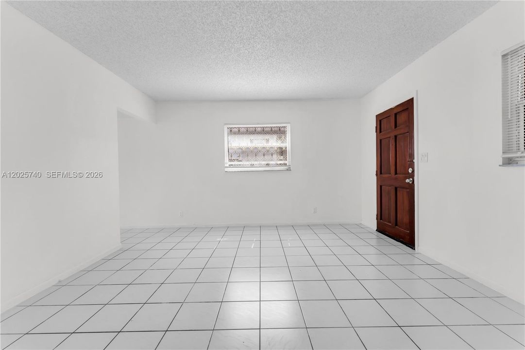 For Rent: $2,300 (2 beds, 2 baths, 855 Square Feet)