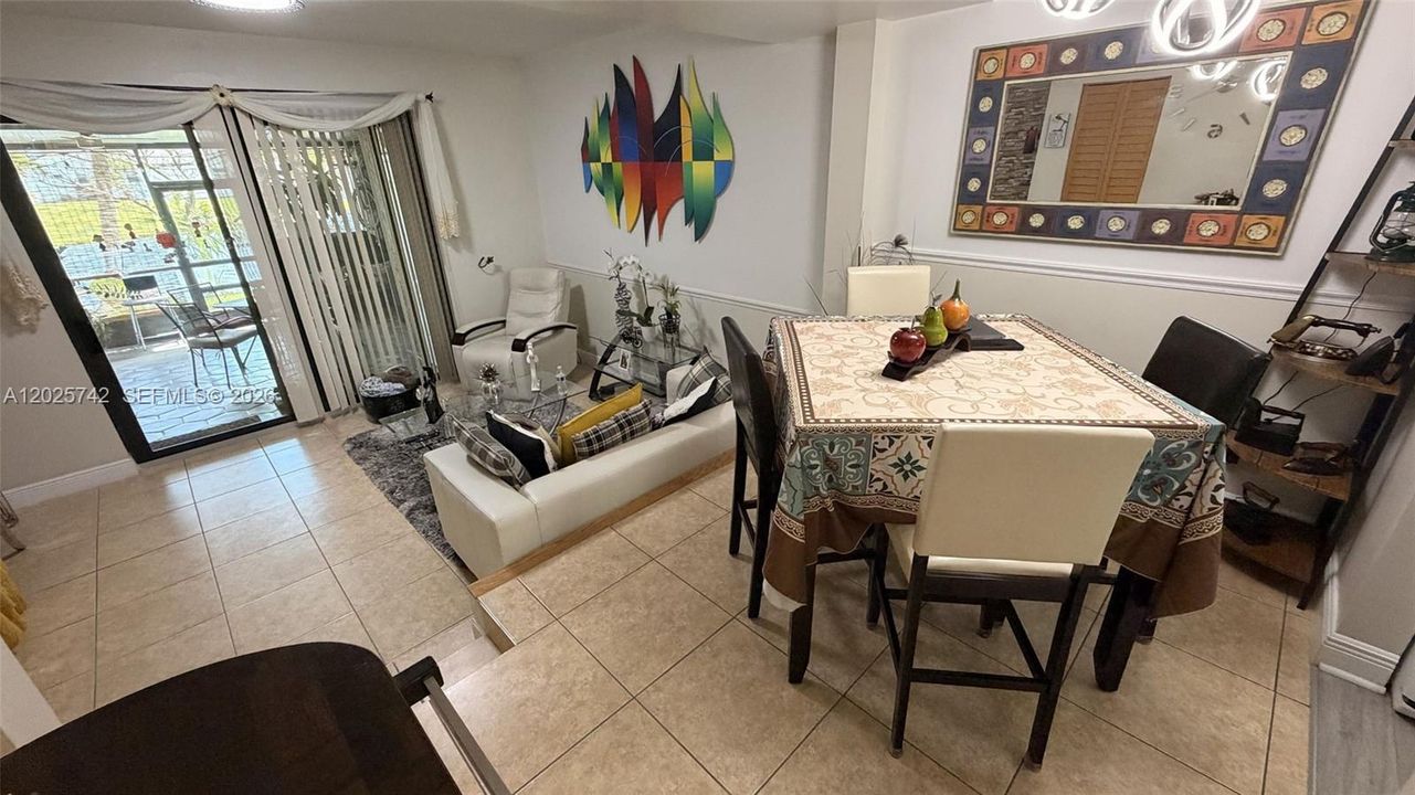 На продажу: $279,900 (2 спален, 1 ванн, 1040 Квадратных фут)