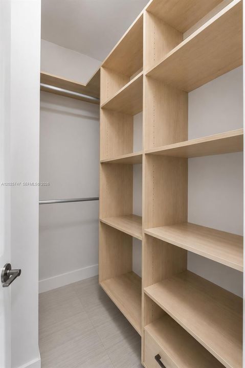 For Sale: $620,000 (1 beds, 1 baths, 780 Square Feet)