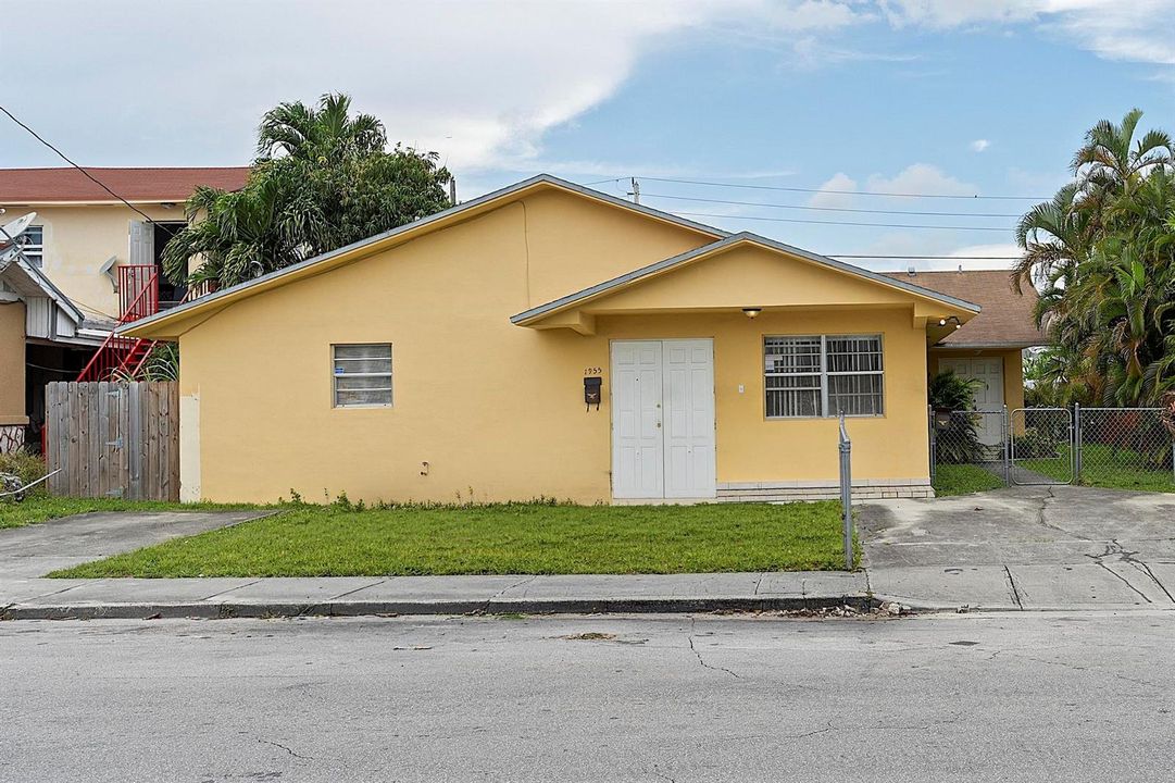 1953 - 1955 NW 3rd st - 039