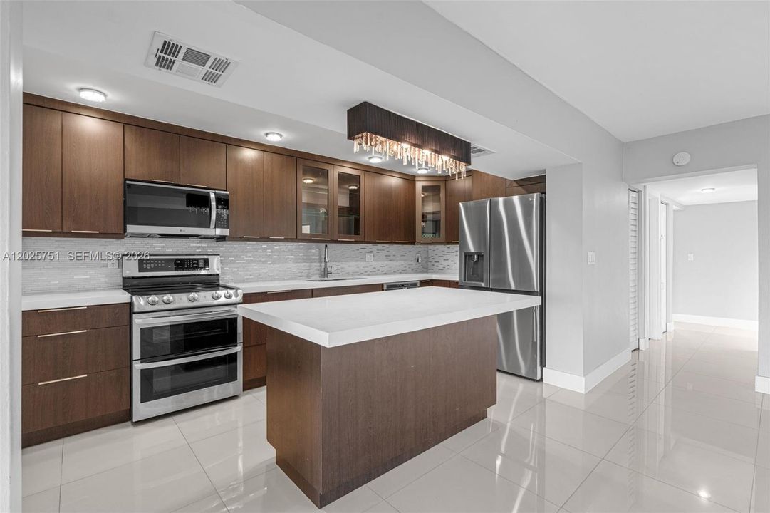For Sale: $550,000 (4 beds, 2 baths, 1934 Square Feet)