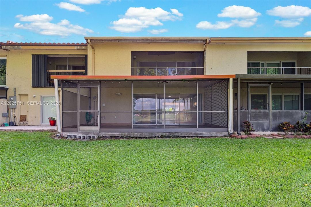 For Sale: $550,000 (4 beds, 2 baths, 1934 Square Feet)