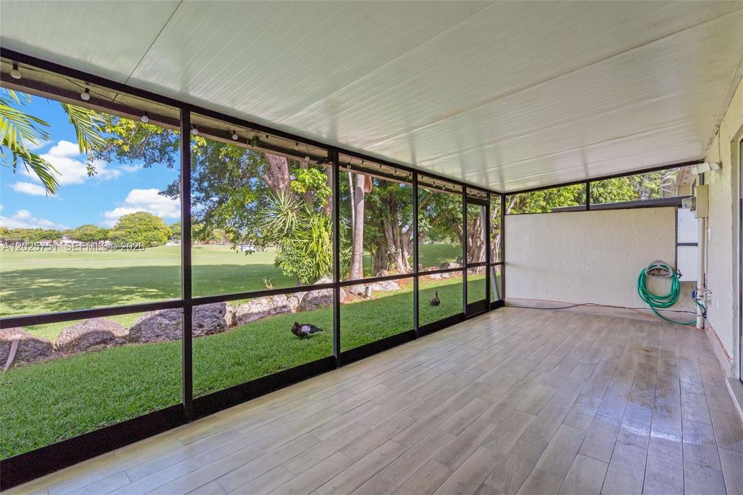 For Sale: $550,000 (4 beds, 2 baths, 1934 Square Feet)