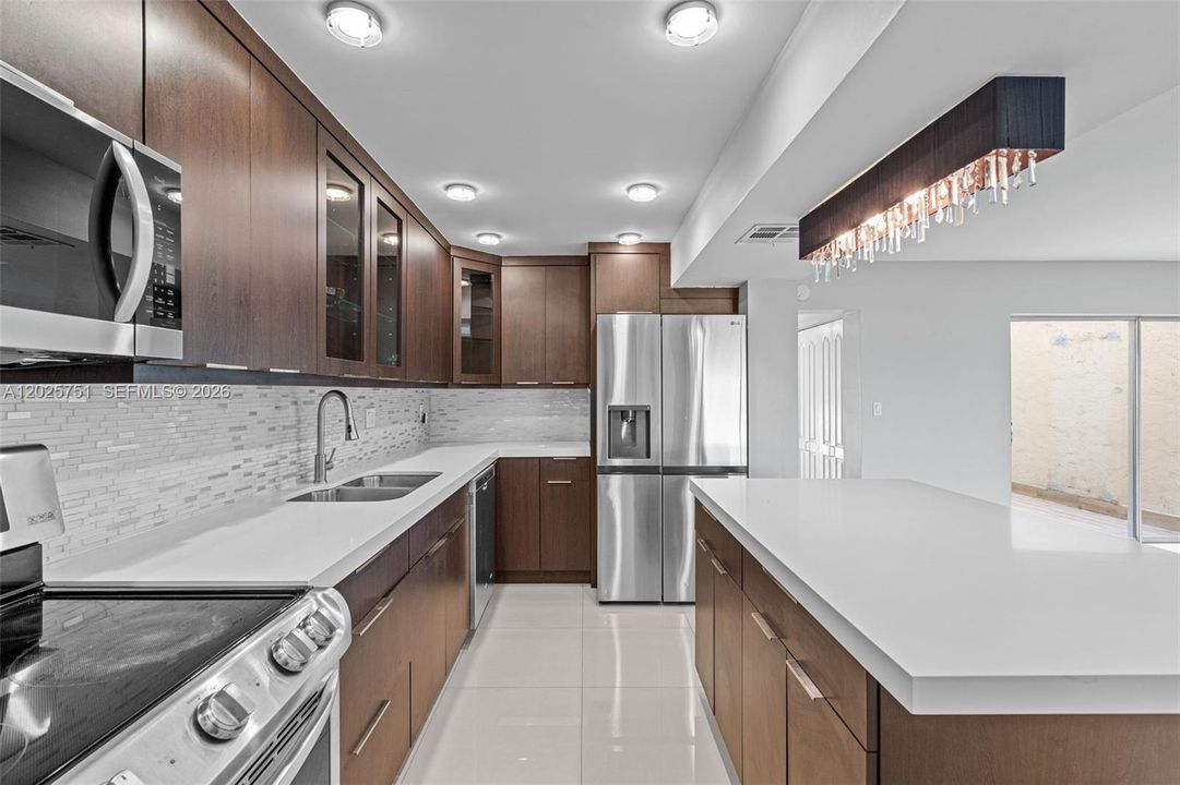 For Sale: $550,000 (4 beds, 2 baths, 1934 Square Feet)