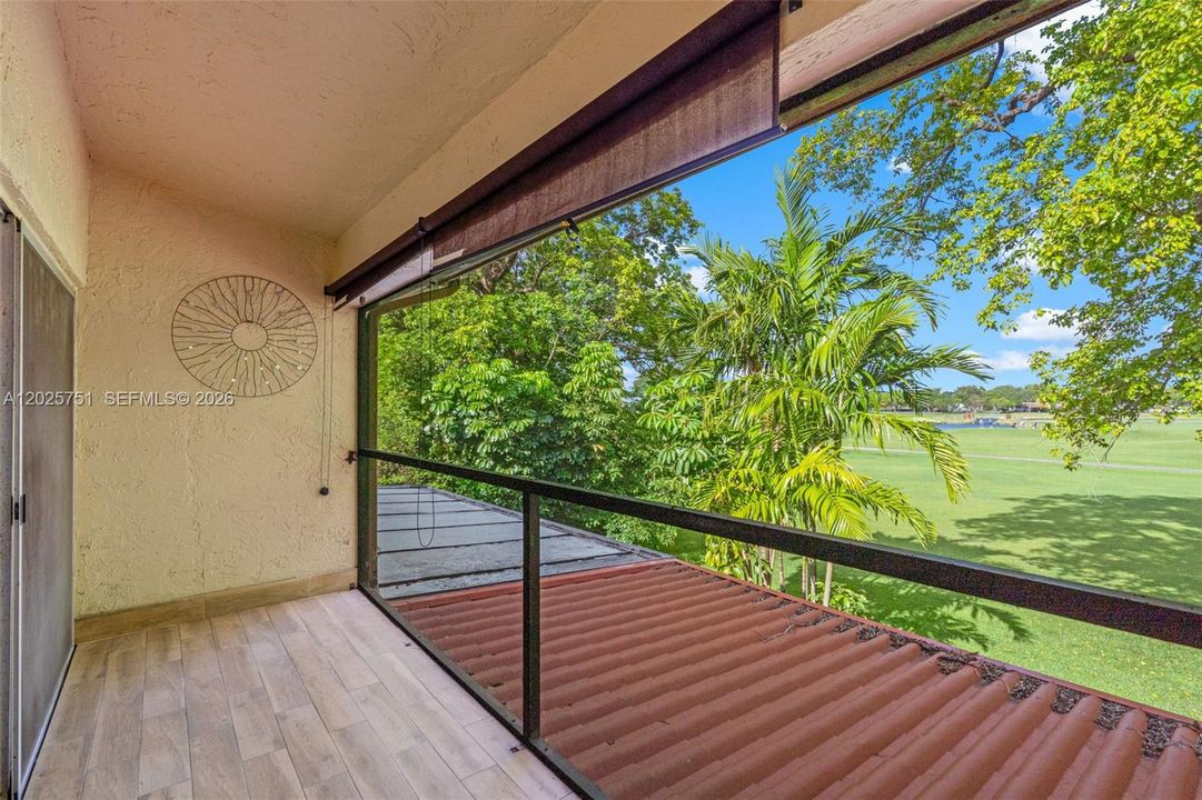 For Sale: $550,000 (4 beds, 2 baths, 1934 Square Feet)