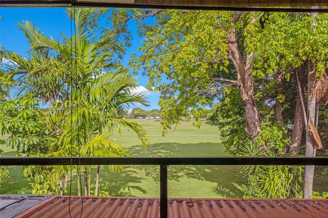 For Sale: $550,000 (4 beds, 2 baths, 1934 Square Feet)