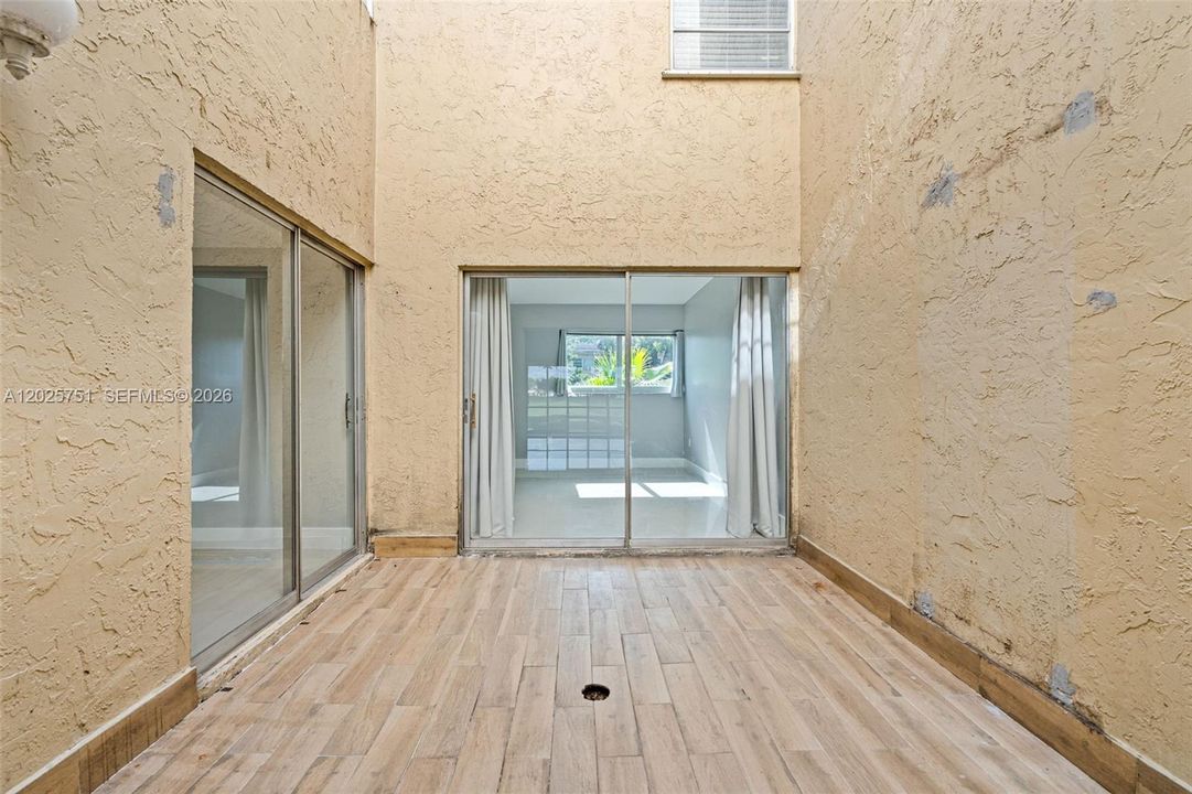 For Sale: $550,000 (4 beds, 2 baths, 1934 Square Feet)
