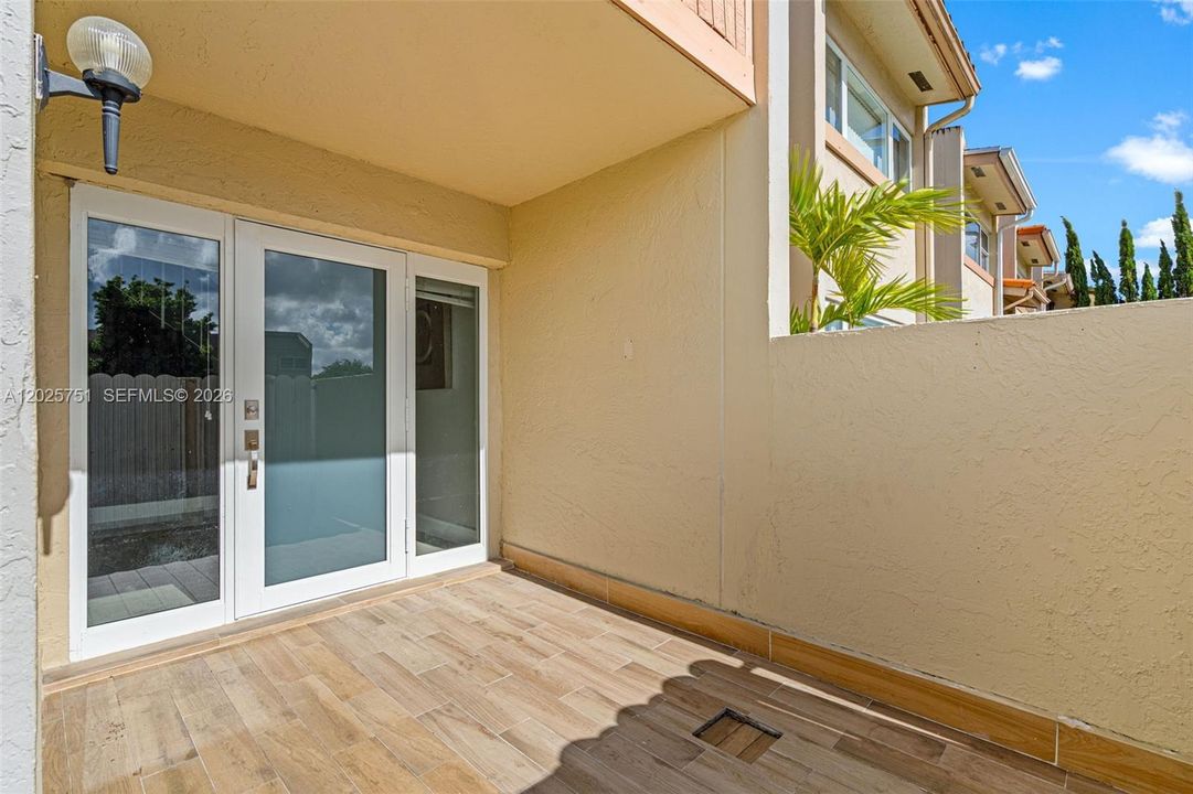 For Sale: $550,000 (4 beds, 2 baths, 1934 Square Feet)