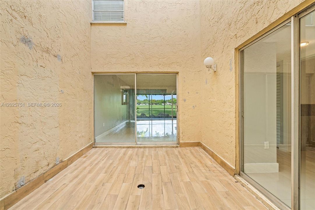 For Sale: $550,000 (4 beds, 2 baths, 1934 Square Feet)