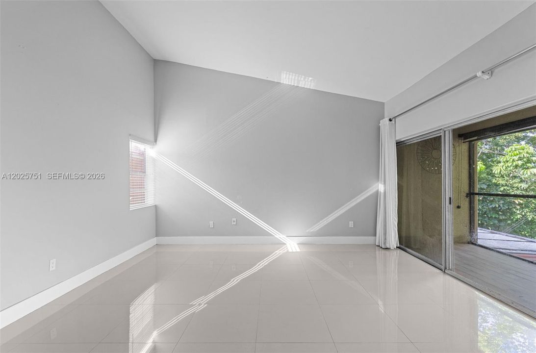 For Sale: $550,000 (4 beds, 2 baths, 1934 Square Feet)