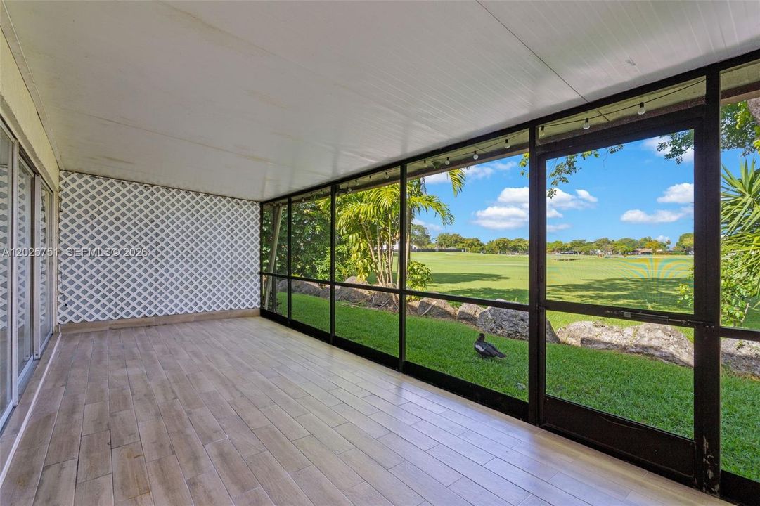 For Sale: $550,000 (4 beds, 2 baths, 1934 Square Feet)