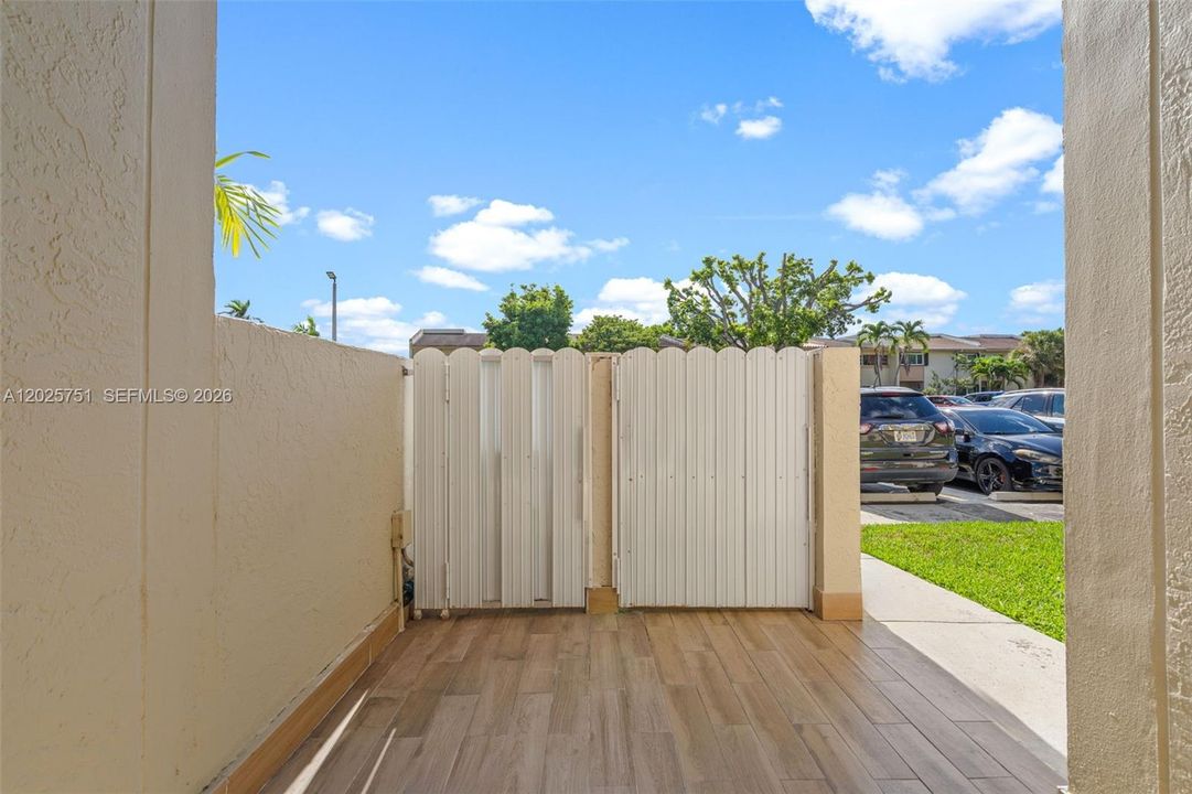 For Sale: $550,000 (4 beds, 2 baths, 1934 Square Feet)