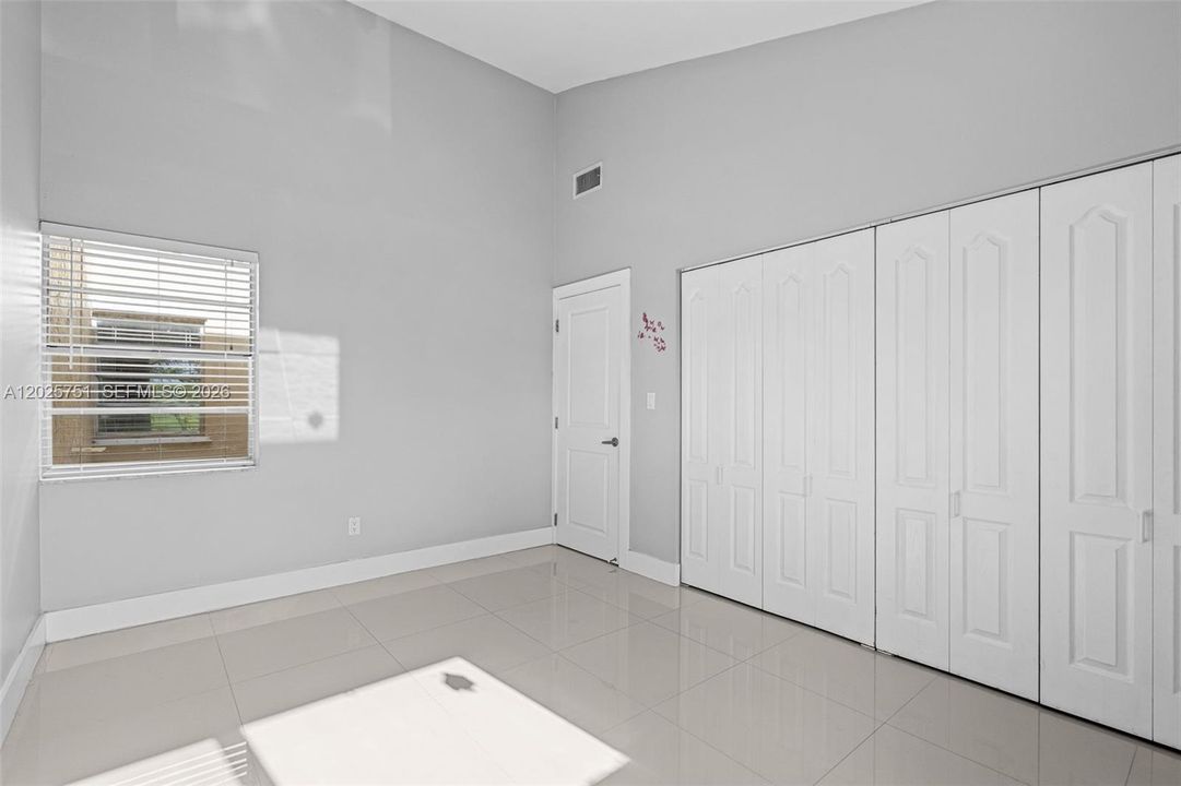 For Sale: $550,000 (4 beds, 2 baths, 1934 Square Feet)