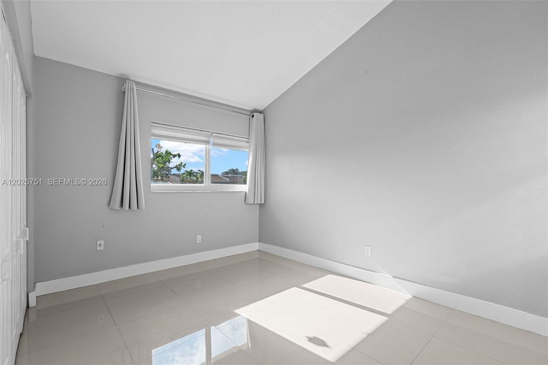 For Sale: $550,000 (4 beds, 2 baths, 1934 Square Feet)
