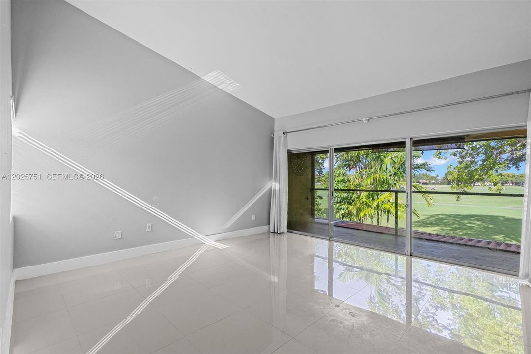 For Sale: $550,000 (4 beds, 2 baths, 1934 Square Feet)