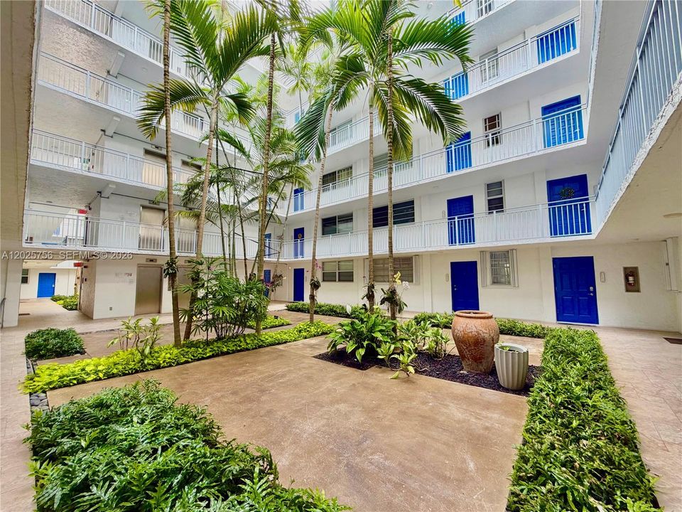 For Sale: $368,000 (2 beds, 1 baths, 926 Square Feet)