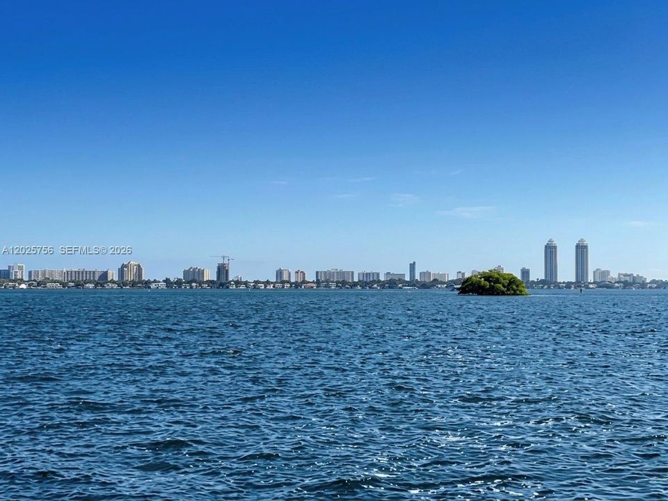 For Sale: $368,000 (2 beds, 1 baths, 926 Square Feet)