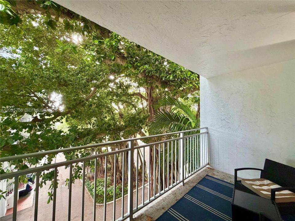 For Sale: $368,000 (2 beds, 1 baths, 926 Square Feet)