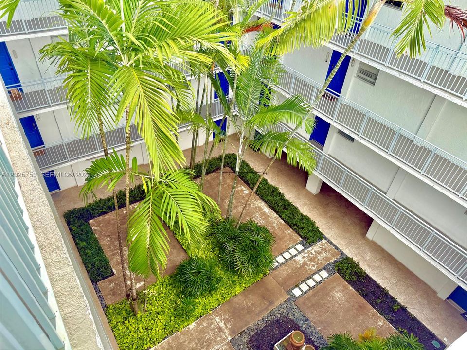 For Sale: $368,000 (2 beds, 1 baths, 926 Square Feet)