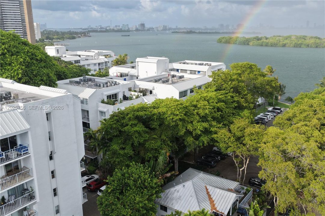 For Sale: $368,000 (2 beds, 1 baths, 926 Square Feet)