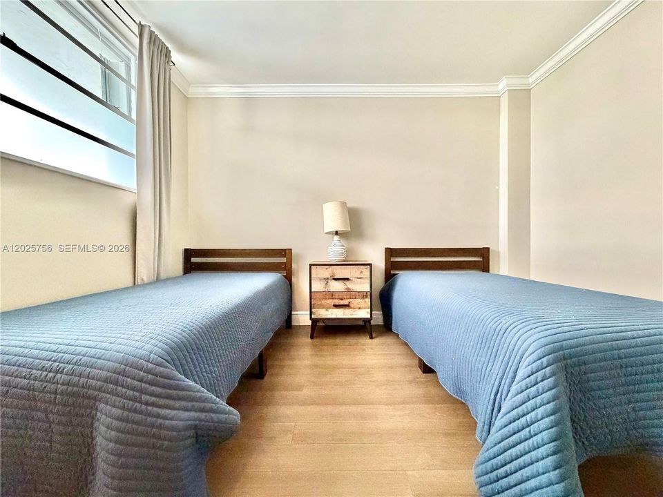 For Sale: $368,000 (2 beds, 1 baths, 926 Square Feet)