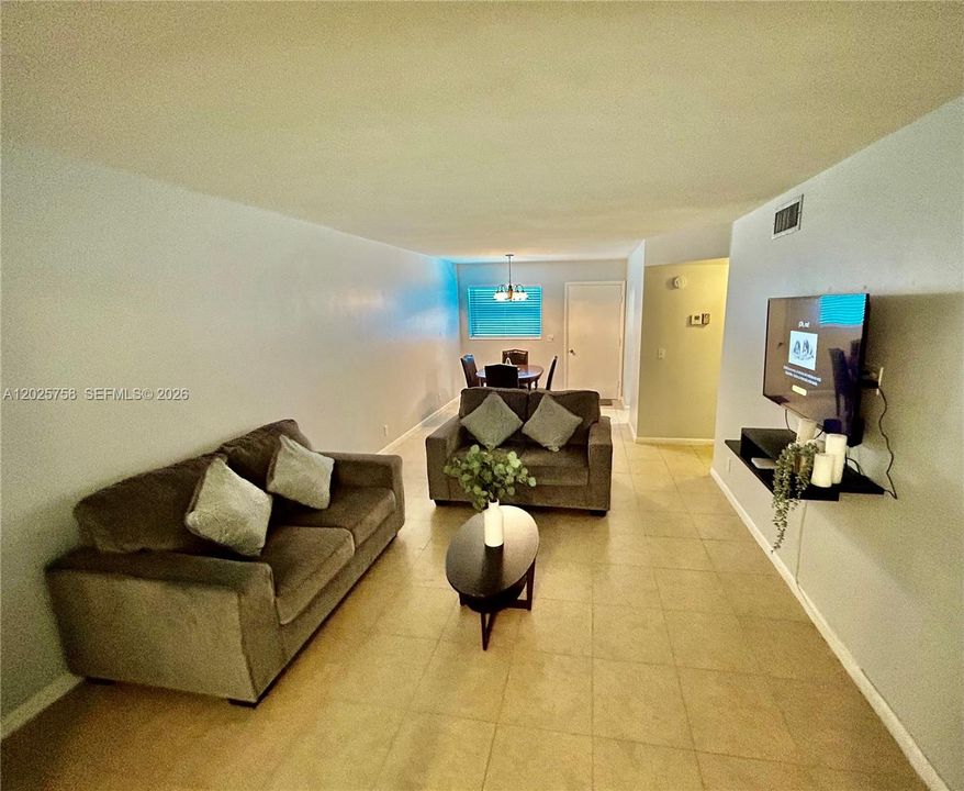 For Sale: $97,900 (1 beds, 1 baths, 624 Square Feet)