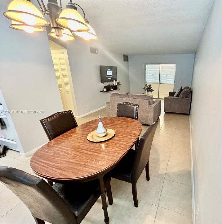 For Sale: $97,900 (1 beds, 1 baths, 624 Square Feet)