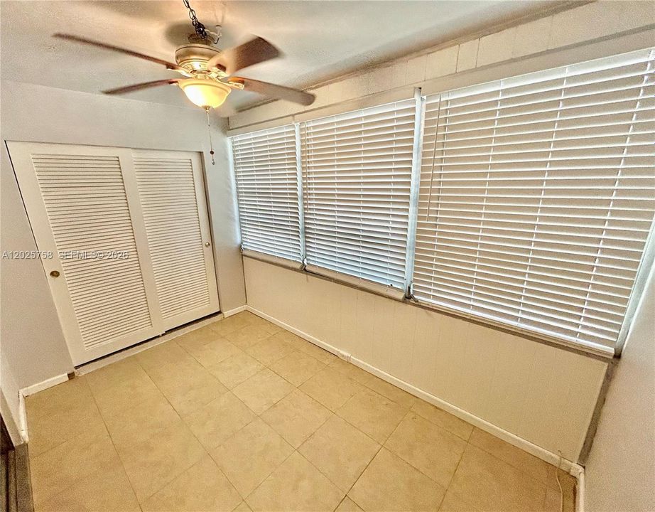 For Sale: $97,900 (1 beds, 1 baths, 624 Square Feet)