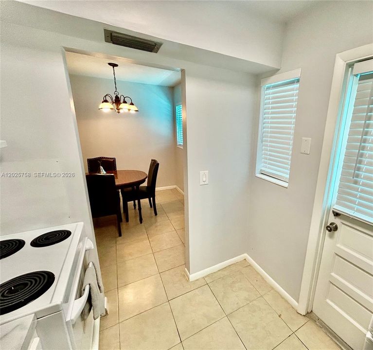 For Sale: $97,900 (1 beds, 1 baths, 624 Square Feet)
