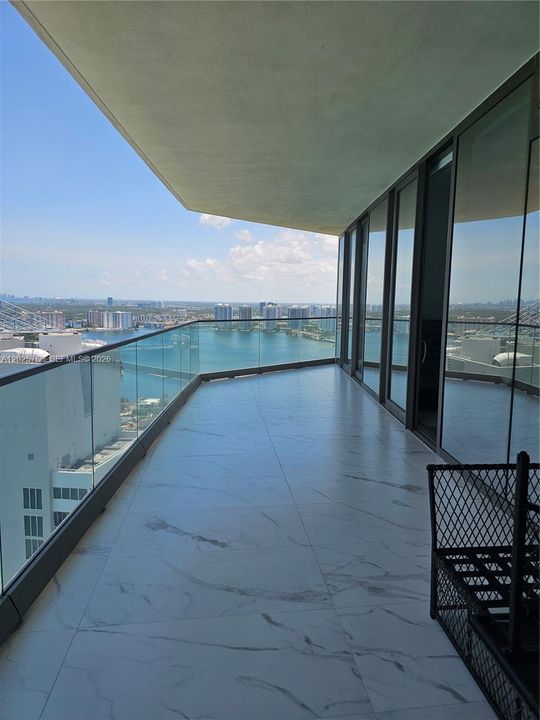 For Sale: $3,350,000 (2 beds, 2 baths, 1661 Square Feet)