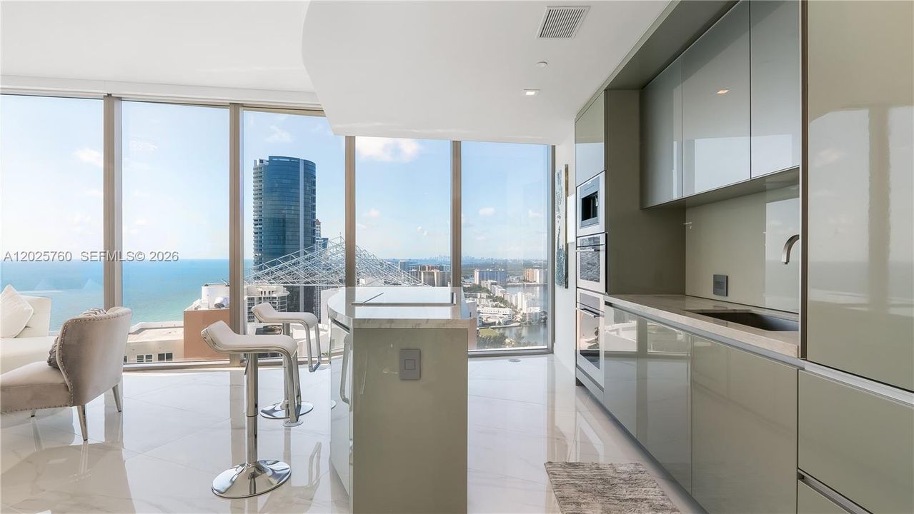 For Sale: $3,350,000 (2 beds, 2 baths, 1661 Square Feet)