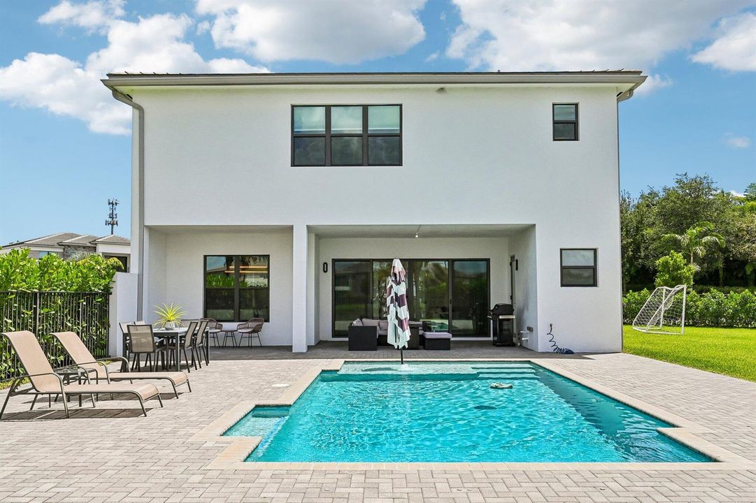 44-web-or-mls-Laurel Falls Dr-S2605-042