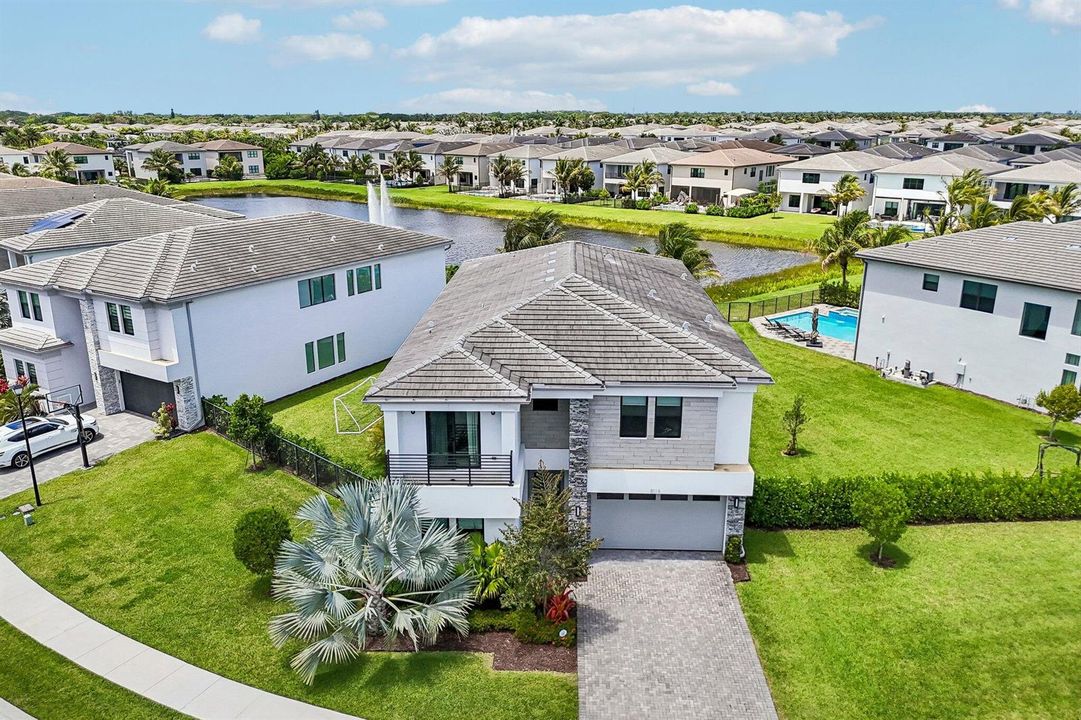 48-web-or-mls-Laurel Falls Dr-S2605-046