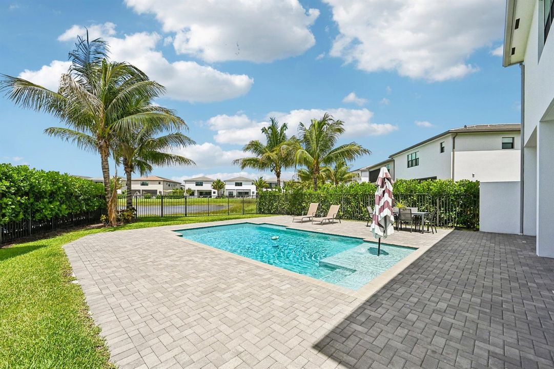 46-web-or-mls-Laurel Falls Dr-S2605-044