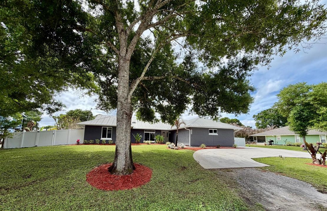 Exterior -circular driveway