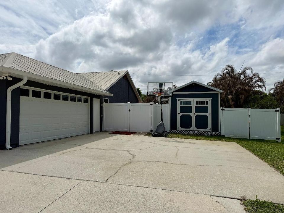 driveway entrance