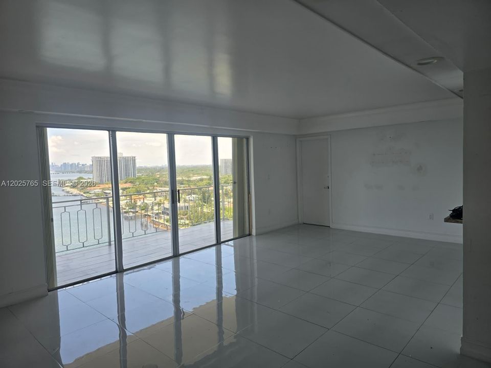 For Rent: $3,100 (2 beds, 2 baths, 1358 Square Feet)