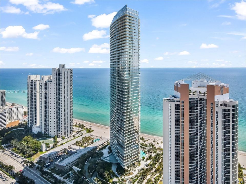 В аренду: $15,500 (2 спален, 2 ванн, 1661 Квадратных фут)