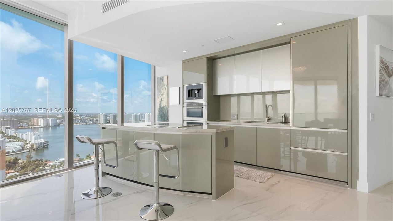 В аренду: $15,500 (2 спален, 2 ванн, 1661 Квадратных фут)