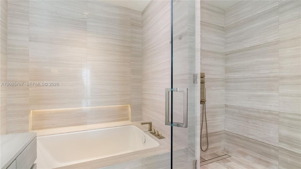 В аренду: $15,500 (2 спален, 2 ванн, 1661 Квадратных фут)