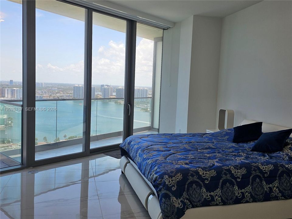 В аренду: $15,500 (2 спален, 2 ванн, 1661 Квадратных фут)