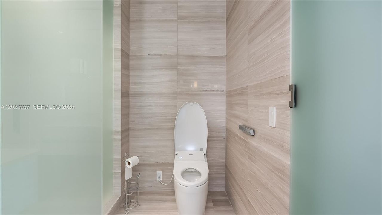 В аренду: $15,500 (2 спален, 2 ванн, 1661 Квадратных фут)